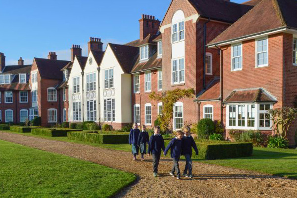 โรงเรียนประถมศึกษา Highfield and Brookham, Surrey, UK